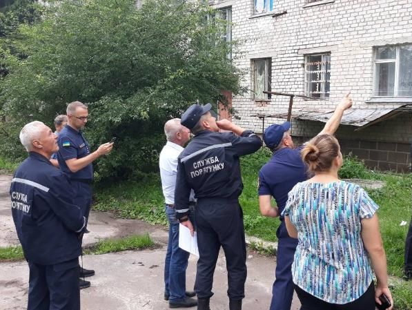 Стена общежития в Житомирской области обрушилась из-за подмывания фундамента дождевыми водами – ГСЧС