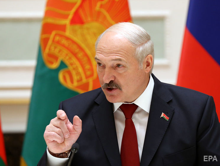 СМИ сообщили об инсульте у Лукашенко, в Минске эту информацию назвали "бредом"