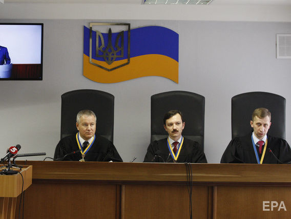 Прокурор попросил Оболонский суд "обратиться во все возможные инстанции", чтобы защита Януковича присутствовала на заседаниях