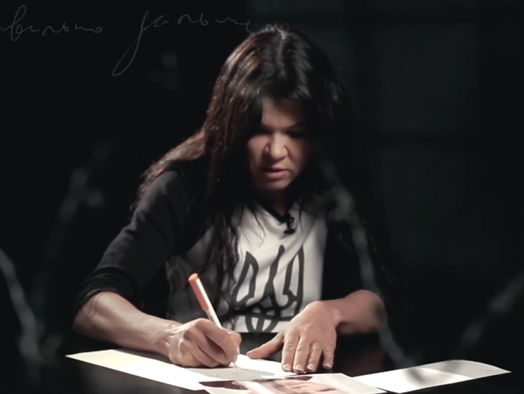 ﻿"Такі, як ти, дадуть нам сили". Співачка Руслана написала лист політв'язню Костенку. Відео
