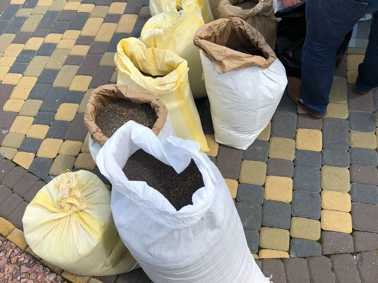 В Донецкой области правоохранители задержали членов наркомафии при попытке сбыта 300 тонн мака стоимостью около 360 млн грн