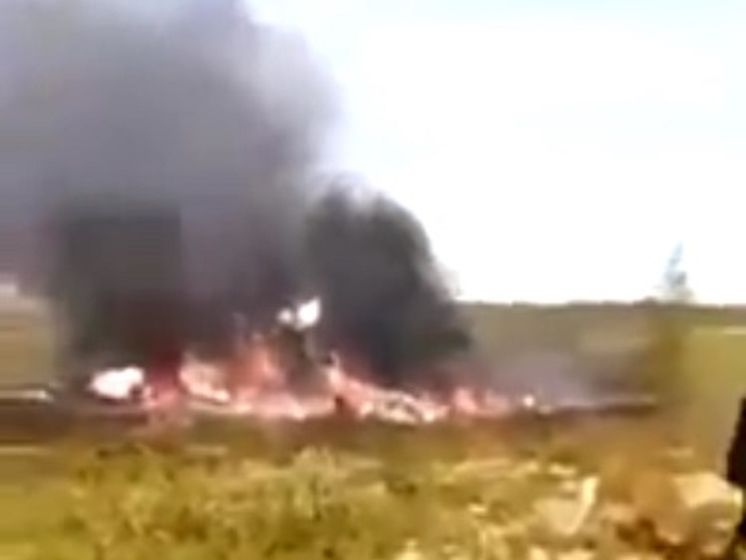 Опубликованы кадры с места крушения вертолета Ми-8 в России. Видео