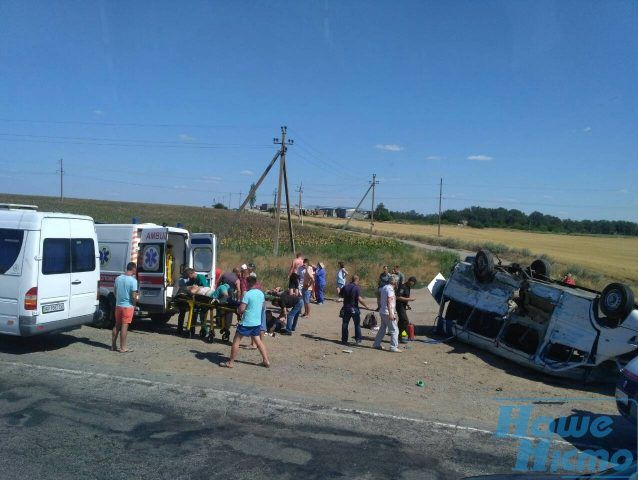 ﻿У Запорізькій області маршрутка зіткнулася з вантажівкою: п'ятеро осіб загинули, приблизно 13 постраждало
