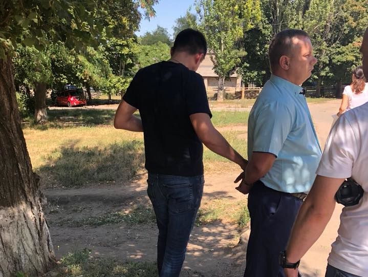 Луценко: Правоохранители задержали на взятке в 500 тыс. грн начальника Госслужбы труда Донецкой области