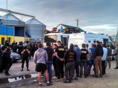 После попытки захвата элеватора в Харьковской области в полицию доставили 53 человека – Аброськин