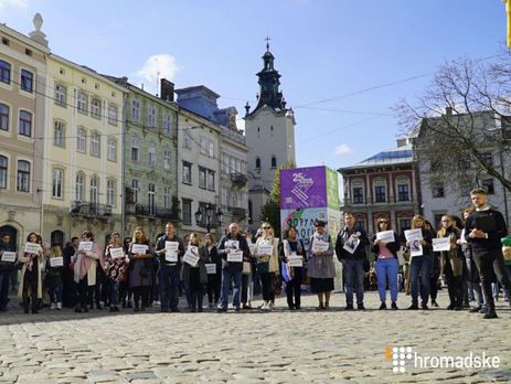 На Форуме издателей во Львове писатели, журналисты и правозащитники провели марафон в поддержку Сенцова