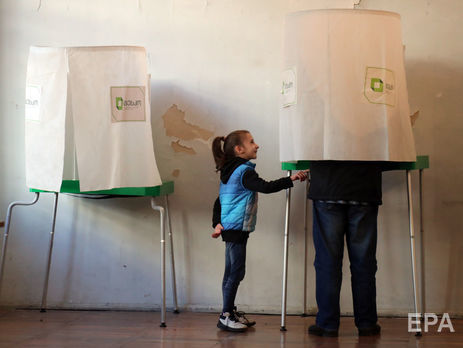 Проведенные в Грузии экзит-поллы показали разные результаты выборов президента страны