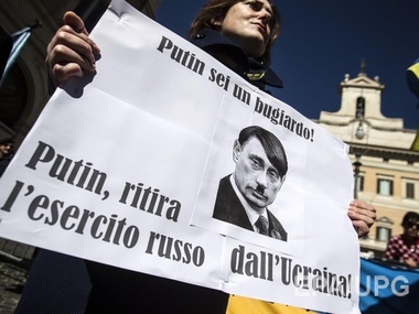 В Неаполе и Милане прошли флешмобы в поддержку Украины