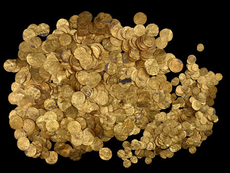 В Израиле нашли клад с золотыми монетами времен средневековья