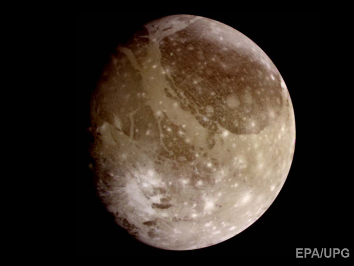 Ученые доказали наличие в недрах спутника Юпитера соленого океана