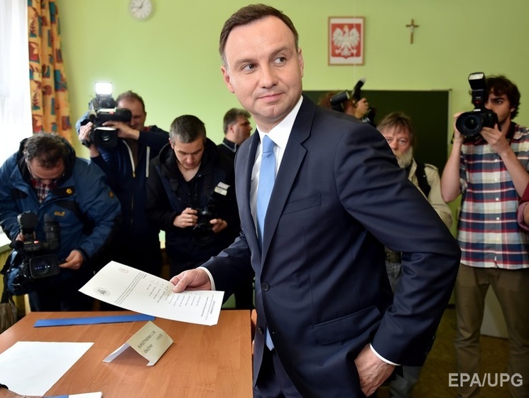 По предварительным результатам президентских выборов, нынешний глава Польши Коморовский занял второе место
