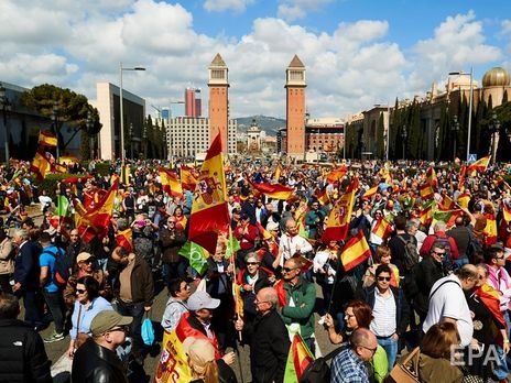 В Испании сепаратисты столкнулись с полицией на митинге ультраправой партии. Задержаны семь человек, есть пострадавшие