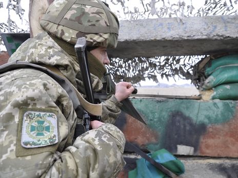 ﻿Снайпер бойовиків поранив українського прикордонника біля пункту пропуску 