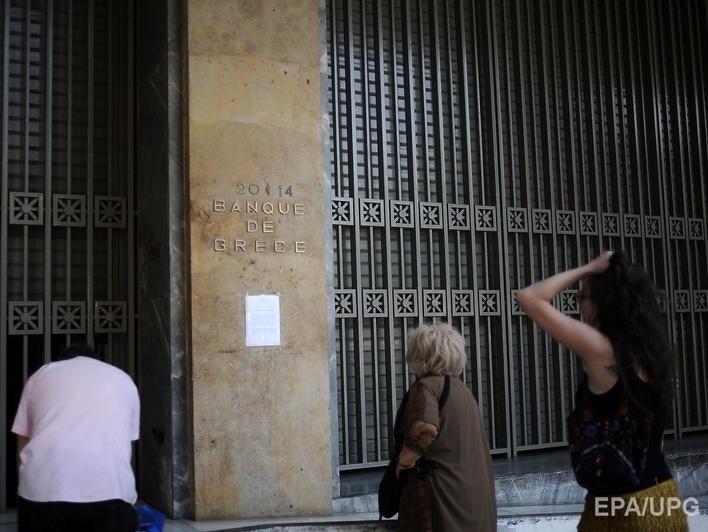 Bloomberg: Афины отменили льготы пенсионеров на снятие денег в банкоматах, чтобы защитить банки