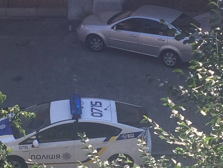 В Киеве наряд новой патрульной полиции вызвали, чтобы угомонить "традиционных" милиционеров