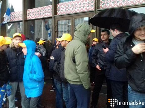 В Киеве на митинг в честь 1 Мая пришли, по разным оценкам, от нескольких десятков до нескольких сотен человек