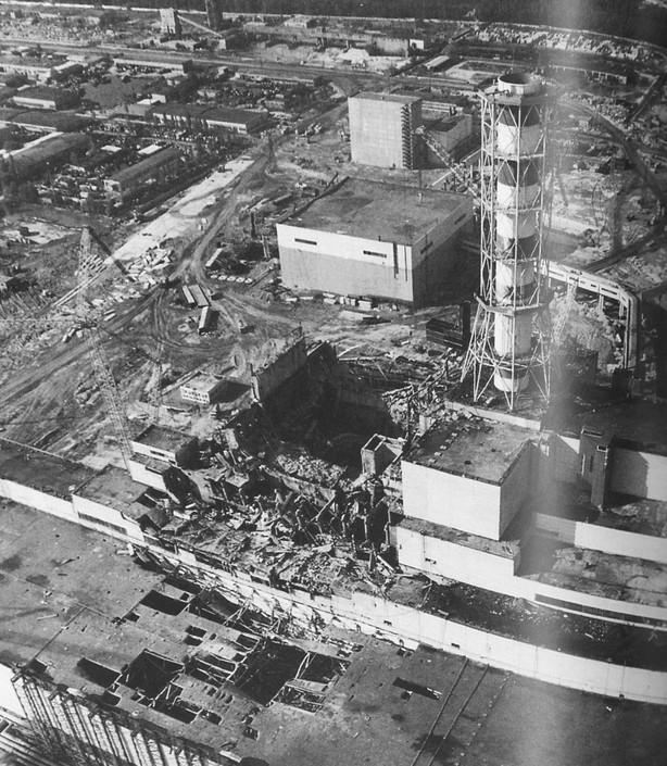 Четвертый реактор ЧАЭС после взрыва и пожара в 1986-м году