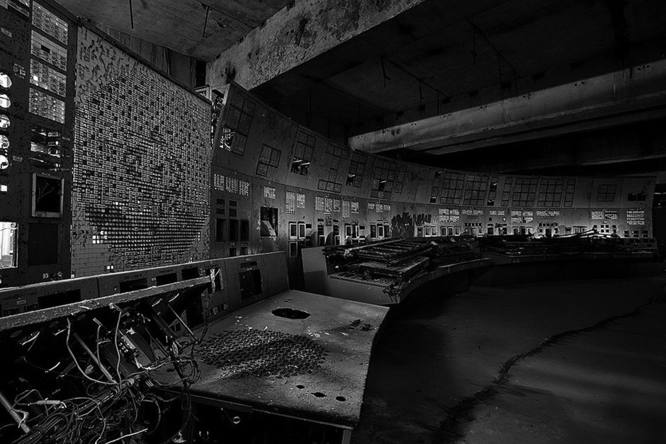 Зал управления энергоблоком на четвертом реакторе ЧАЭС после взрыва и пожара в 1986-м году
