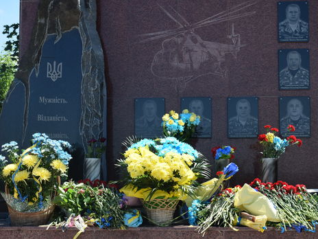 ﻿У Слов'янську відкрили меморіал загиблим у 2014 році генералу Кульчицькому та 11 українським бійцям