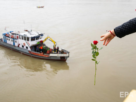 ﻿У Будапешті затонуло прогулянкове судно з корейськими туристами. Фоторепортаж