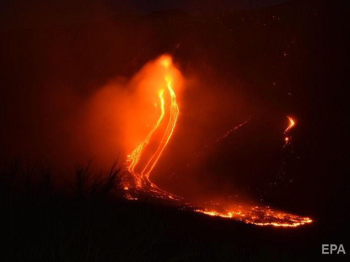 ﻿На Сицилії прокинувся вулкан Етна. Відео