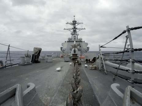 Ракетный эсминец США USS Porter класса "Арли Берк", который базируется в порту Рота (Испания), проводит морские операции 