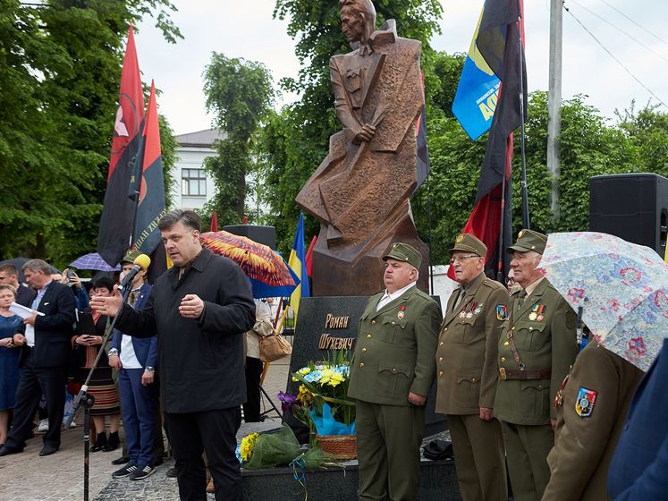 Послы Польши и Израиля выразили протест из-за сооружения памятника Шухевичу в Ивано-Франковске