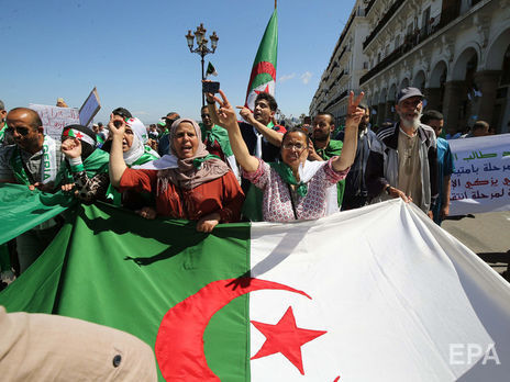 ﻿В Алжирі скасували вибори президента через відсутність кандидатів
