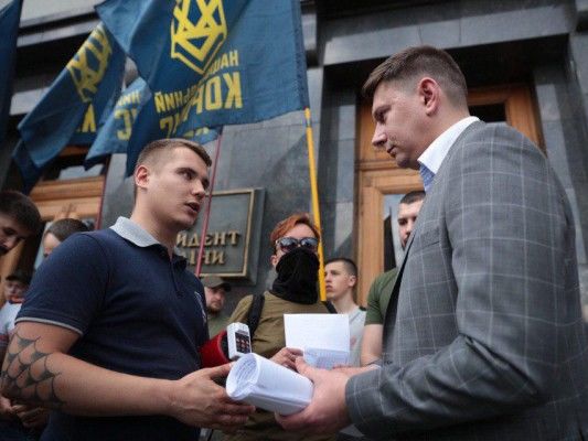 ﻿"Національний корпус" висунув вимогу спростити процедуру набуття українського громадянства для іноземних добровольців