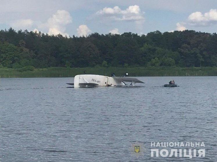 ﻿На озері в Києві здійснив аварійне приводнення літак Ан-2, є постраждалі
