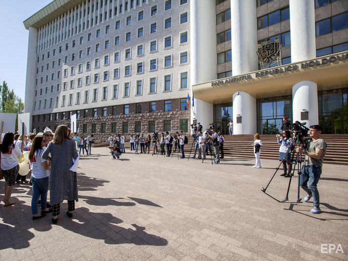 Парламент Молдовы, который обязали распустить, избрал правительство страны