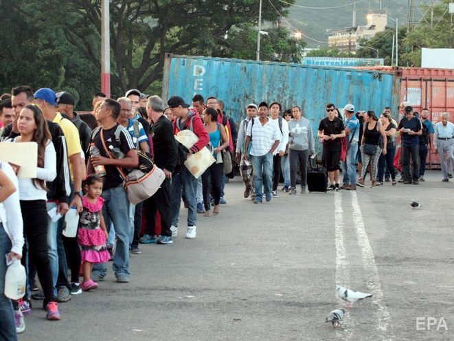 За день после открытия границы с Колумбией ее пересекли 37 тыс. граждан Венесуэлы