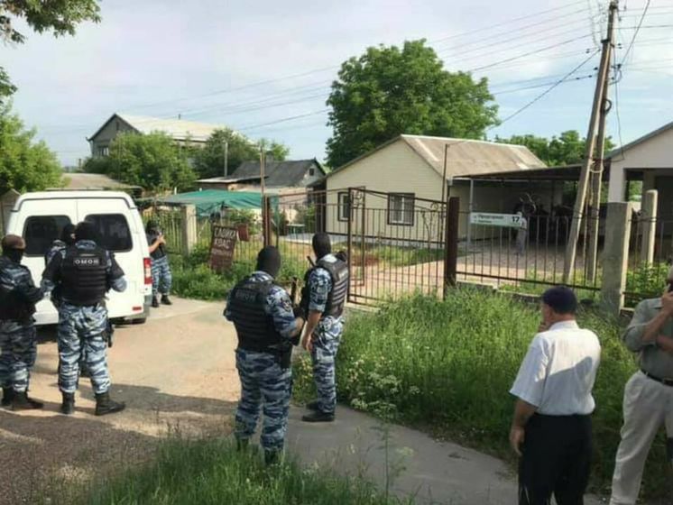 После обысков в оккупированном Крыму российские силовики задержали восемь человек &ndash; правозащитники 