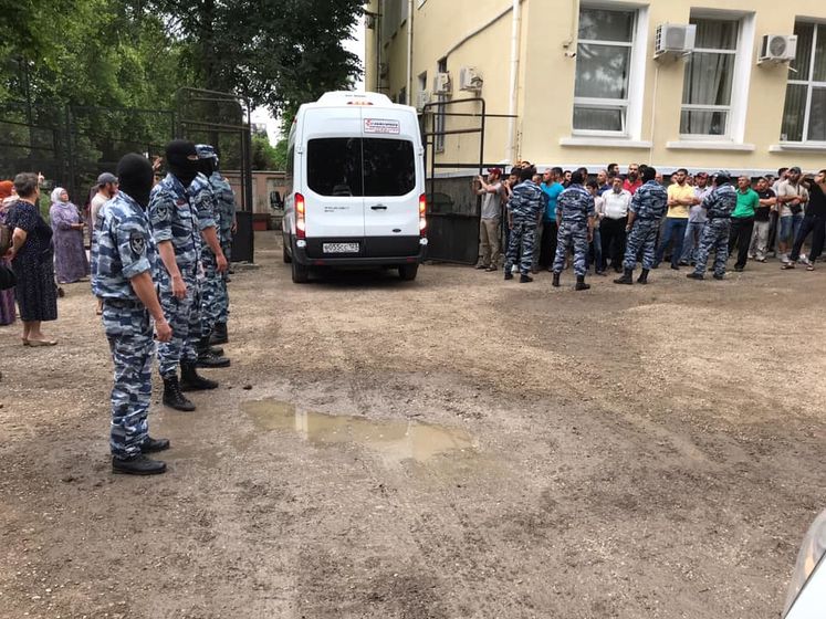 В оккупированном Крыму "суд" арестовал всех восьмерых задержанных крымских татар