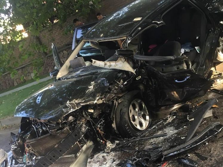 ﻿21-річна водійка Porsche Cayenne в Ужгороді врізалася у Ford Focus, його водій у лікарні у важкому стані – поліція