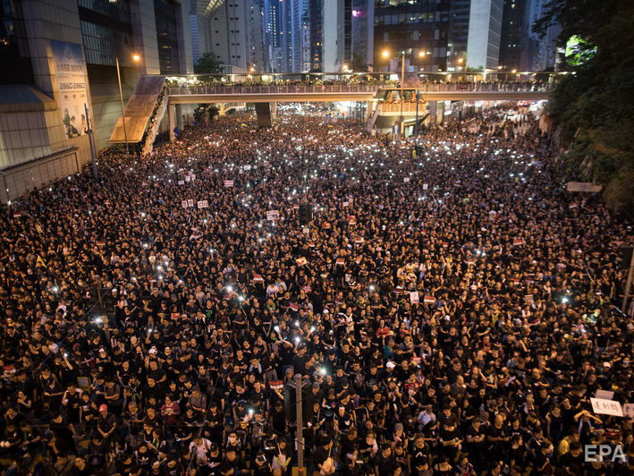 В Гонконге на улицы опять вышли протестующие с требованием аннулировать законопроект об экстрадиции. Видео