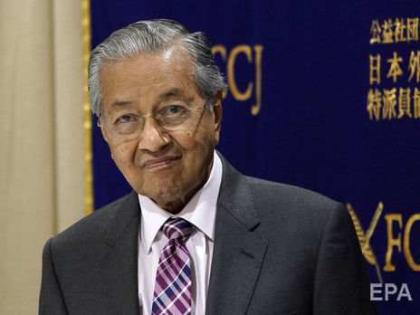 Премьер Малайзии считает политически мотивированными обвинения РФ в причастности к катастрофе MH17