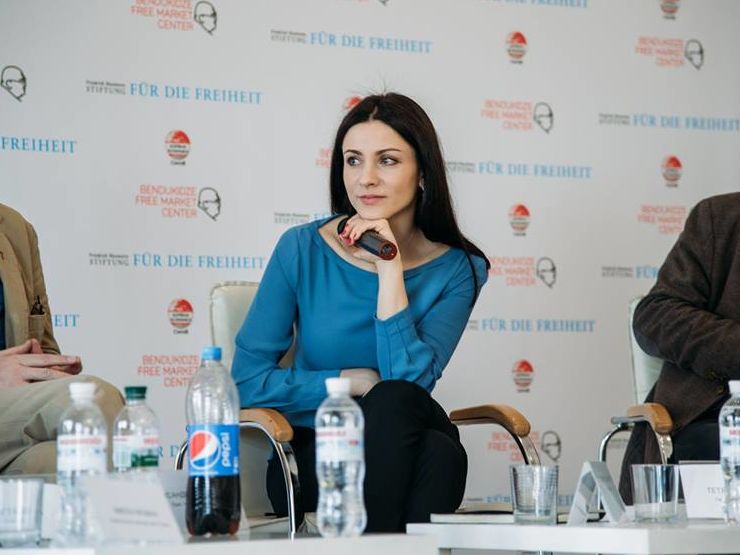 ﻿Журналістка Даниленко: За моєю інформацією, медіахолдинг Козака планує розширюватися і веде переговори про купівлю "5 каналу" та "Прямого"