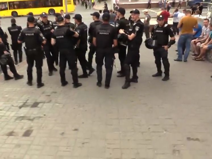 В Киеве участников Марша равенства эвакуирует полиция