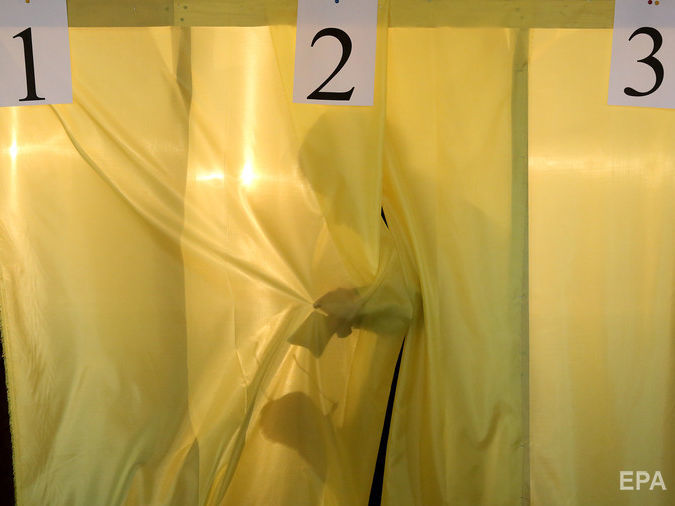 К проходному барьеру на выборах в Раду приблизились четыре партии – опрос Active Group