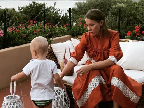 Пользователи Instagram считают, что сын Собчак похож на ее отца