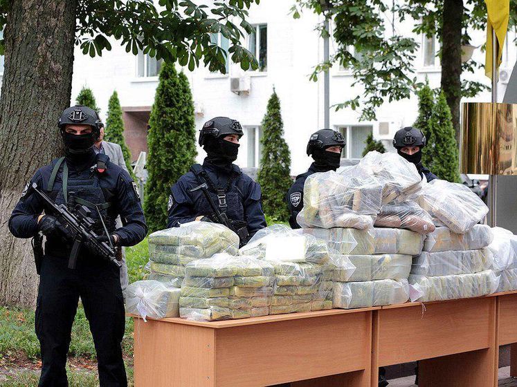 Украинская полиция в ходе спецоперации против международной преступной группировки изъяла 400 кг кокаина
