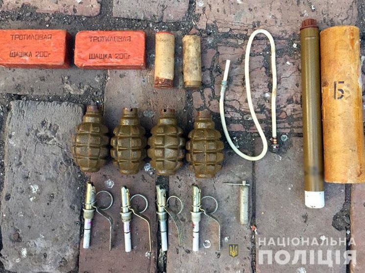 Правоохранители изъяли арсенал оружия у жителя Донецкой области