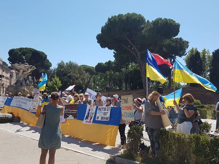 В Риме украинцы вышли на акцию протеста против Путина. Видео