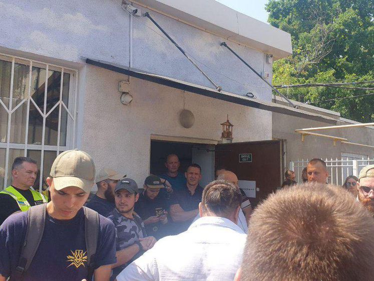 ﻿У "Нацкорпусі" заявили, що викрили в Одесі незаконно організований у будівлі вишу штаб кандидата Ківалова