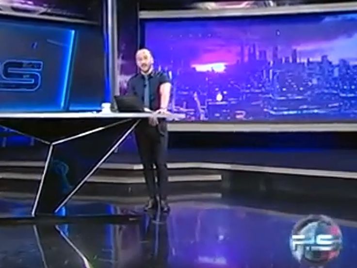 "Ты – вонючий оккупант. Володя, иди на х...й". Ведущий грузинского телеканала "Рустави 2" обложил Путина матом в эфире. Видео