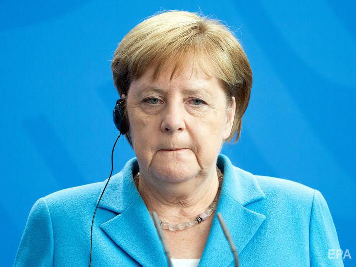 ﻿У Меркель стався третій напад тремтіння на публічному заході за останній місяць. Вона запевнила, що з нею все гаразд