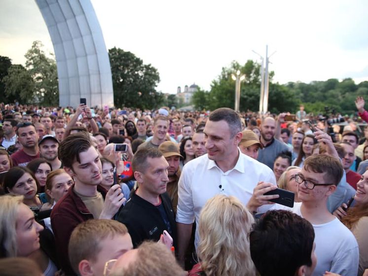 Зеленский подтвердил, что планирует забрать у Кличко полномочия главы КГГА. Тот предложил провести досрочные выборы