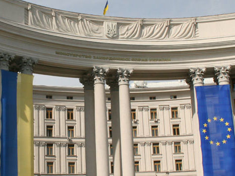 МИД Украины: Не может не радовать факт, что неправительственная организация украинцев "представляет угрозу основам конституционного строя и безопасности РФ"