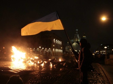 В центре Петербурга подожгли шины в знак солидарности с Майданом